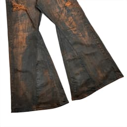 DISTRESSED FLARE JEANS 