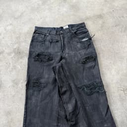 DISTRESSED BAGGY JEANS 