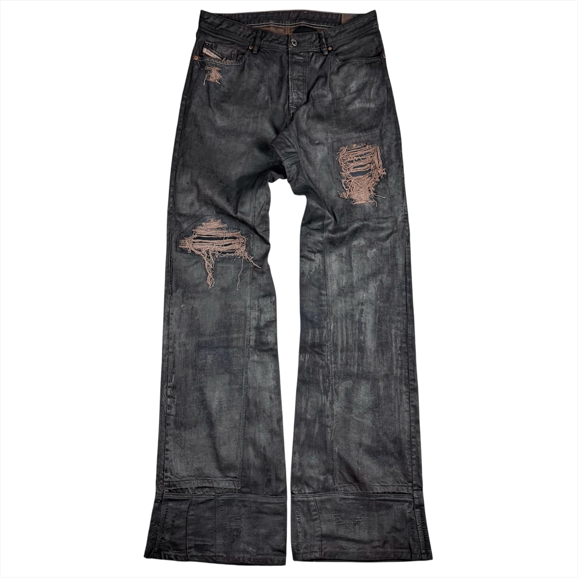 DISTRESSED PAIN DENIM