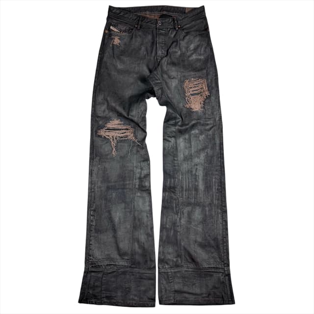 DISTRESSED PAIN DENIM